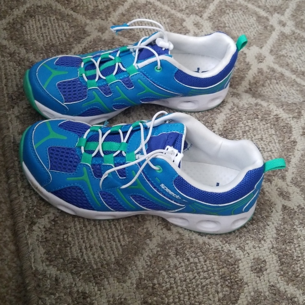Running shoes